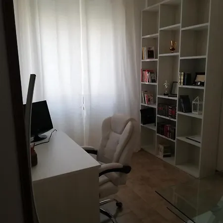 Appartamento 300 M Dal Mare Con Parcheggio In Cortle Interno *