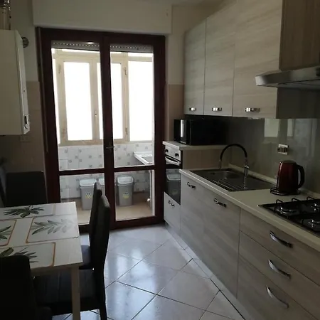 Appartamento 300 M Dal Mare Con Parcheggio In Cortle Interno アパート ジュリアノーヴァ