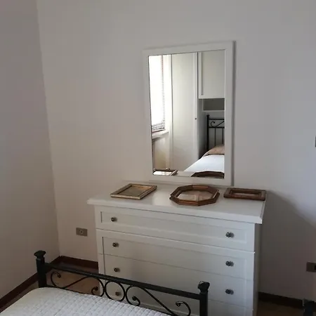 アパート Appartamento 300 M Dal Mare Con Parcheggio In Cortle Interno ジュリアノーヴァ