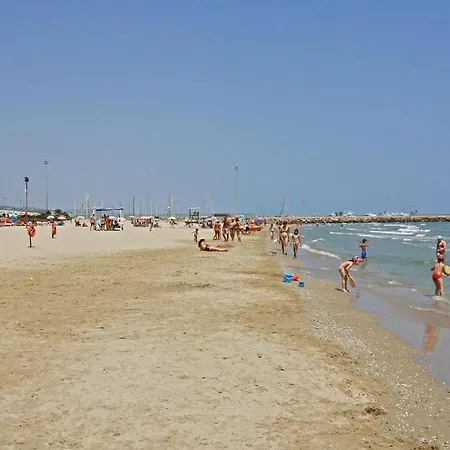 Appartamento 300 M Dal Mare Con Parcheggio In Cortle Interno ジュリアノーヴァ